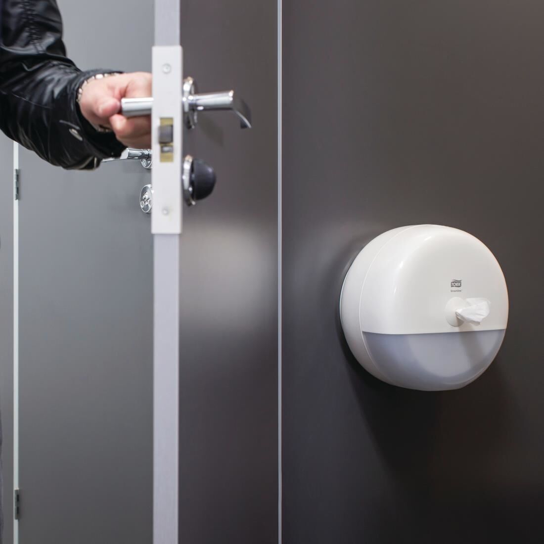 Tork SmartOne® Mini Toilet Roll Dispenser T9 5 Tork SmartOne® Mini Toilet Roll Dispenser T9 - Image 5